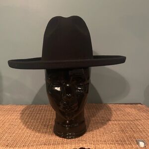 Stylish Black Wide-Brim Hat